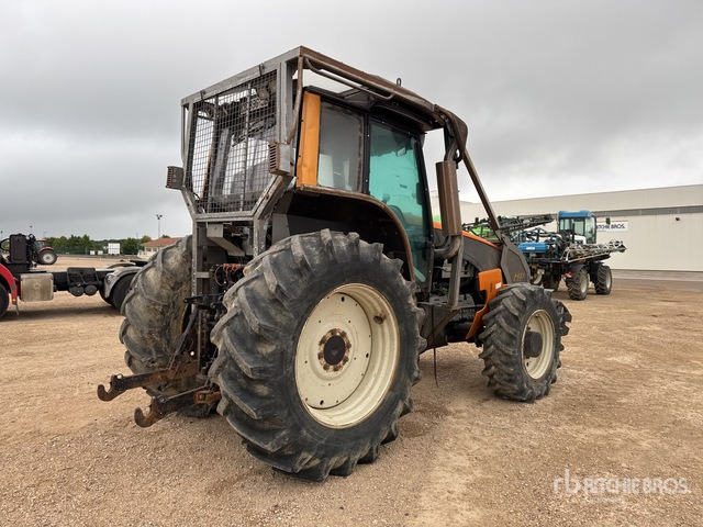 2012 Valtra T121 Tracteur Agricole (Inoperable) 4WD Tractor - Farm tractor: picture 4 2012 Valtra T121 Tracteur Agricole (Inoperable) 4WD Tractor - Farm tractor: picture 4