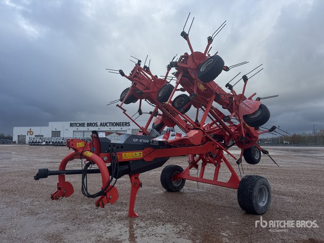 2013 Kuhn GF 8702 TG2 8.7 m Semi-Mount 8 Rotor Faneuse Hay Tedder - Tedder/ Rake: picture 1 2013 Kuhn GF 8702 TG2 8.7 m Semi-Mount 8 Rotor Faneuse Hay Tedder - Tedder/ Rake: picture 1