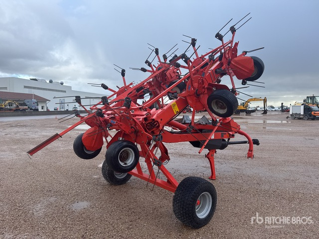 2013 Kuhn GF 8702 TG2 8.7 m Semi-Mount 8 Rotor Faneuse Hay Tedder - Tedder/ Rake: picture 3 2013 Kuhn GF 8702 TG2 8.7 m Semi-Mount 8 Rotor Faneuse Hay Tedder - Tedder/ Rake: picture 3