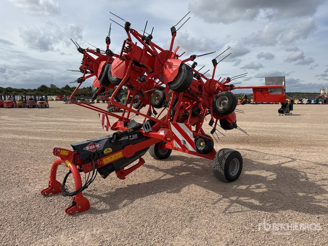 2015 Kuhn GF10802TGII 10.8 m Semi-Mount 10 Rotor Faneuse Hay Tedder - Tedder/ Rake: picture 1 2015 Kuhn GF10802TGII 10.8 m Semi-Mount 10 Rotor Faneuse Hay Tedder - Tedder/ Rake: picture 1