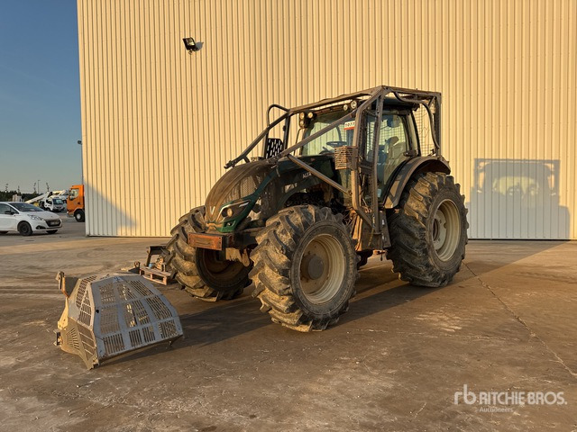 2017 Valtra T174 (Inoperable) 4WD Tractor - Farm tractor: picture 2 2017 Valtra T174 (Inoperable) 4WD Tractor - Farm tractor: picture 2