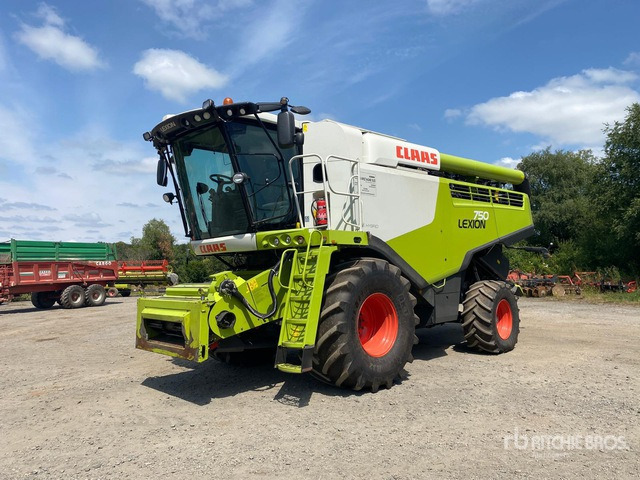 2018 Claas Lexion 750 with header and header trailer Combine Harvester - Flail mower/ Mulcher: picture 1 2018 Claas Lexion 750 with header and header trailer Combine Harvester - Flail mower/ Mulcher: picture 1