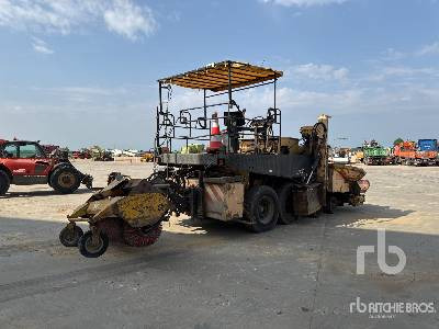 DEMAG SF12P Wheel Alimentateur A Enrobes - Asphalt paver: picture 3 DEMAG SF12P Wheel Alimentateur A Enrobes - Asphalt paver: picture 3