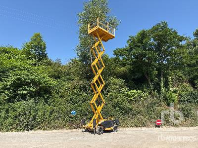 HAULOTTE COMPACT 12DX 4x4 Diesel Nacelle Ciseau - Scissor lift: picture 2 HAULOTTE COMPACT 12DX 4x4 Diesel Nacelle Ciseau - Scissor lift: picture 2