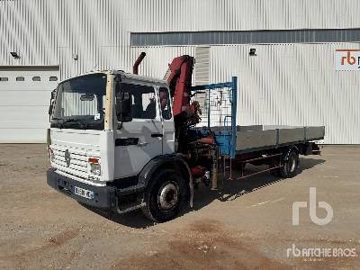 RENAULT MIDLINER M180 1994 HMF Z43K2B3 1525 kg on 4x2 ... - Tipper, Crane truck: picture 1 RENAULT MIDLINER M180 1994 HMF Z43K2B3 1525 kg on 4x2 ... - Tipper, Crane truck: picture 1