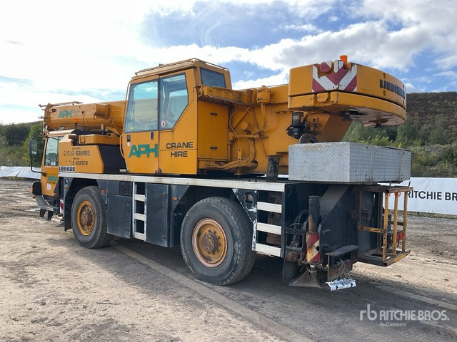 2004 Liebherr LTM1030-2 4x4x4 All Terrain Crane - All terrain crane: picture 3 2004 Liebherr LTM1030-2 4x4x4 All Terrain Crane - All terrain crane: picture 3