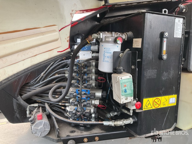 2012 JLG 600AJ 4WD Diesel Articulating Boom Lift - Articulated boom: picture 5 2012 JLG 600AJ 4WD Diesel Articulating Boom Lift - Articulated boom: picture 5