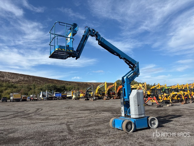 2013 Genie GZ30/20NR 2WD Electric Articulating Boom Lift - Articulated boom: picture 1 2013 Genie GZ30/20NR 2WD Electric Articulating Boom Lift - Articulated boom: picture 1