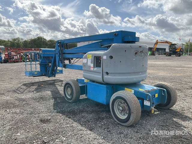 2013 Genie Z45/25J 2WD Dual Fuel Articulating Boom Lift - Articulated boom: picture 3 2013 Genie Z45/25J 2WD Dual Fuel Articulating Boom Lift - Articulated boom: picture 3