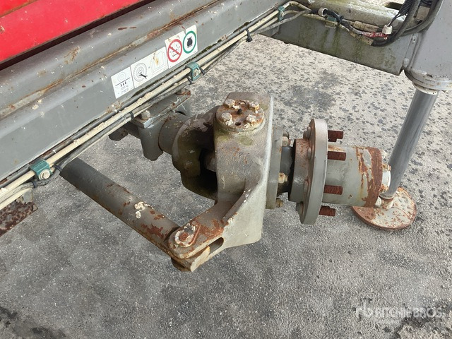 2013 Skyjack SJ9250 4x4 Diesel (Inoperable) Scissor Lift - Scissor lift: picture 5 2013 Skyjack SJ9250 4x4 Diesel (Inoperable) Scissor Lift - Scissor lift: picture 5