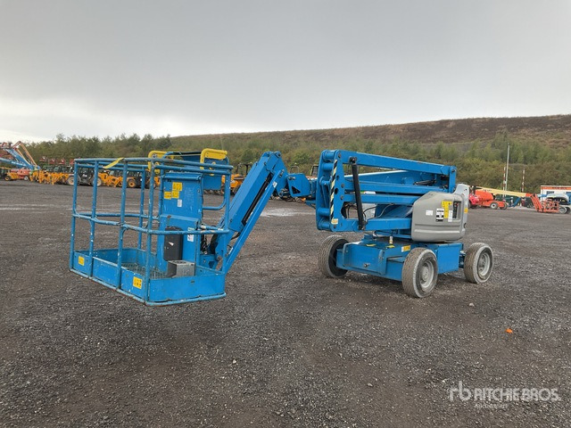 2014 Genie Z45/25J 2WD Dual Fuel Bi Energy Articulating Boom Lift - Articulated boom: picture 3 2014 Genie Z45/25J 2WD Dual Fuel Bi Energy Articulating Boom Lift - Articulated boom: picture 3