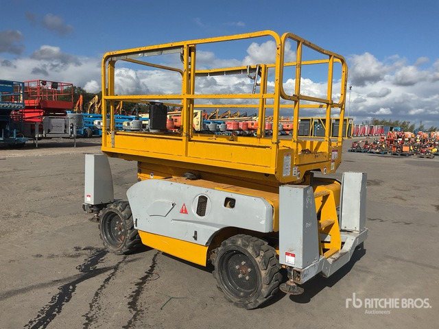 2014 Haulotte COMPACT 10DX 4x4 Diesel Scissor Lift - Scissor lift: picture 4 2014 Haulotte COMPACT 10DX 4x4 Diesel Scissor Lift - Scissor lift: picture 4