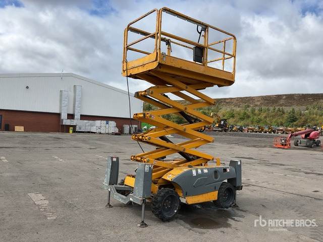 2014 Haulotte COMPACT 12DX 4x4 Diesel Scissor Lift - Scissor lift: picture 2 2014 Haulotte COMPACT 12DX 4x4 Diesel Scissor Lift - Scissor lift: picture 2