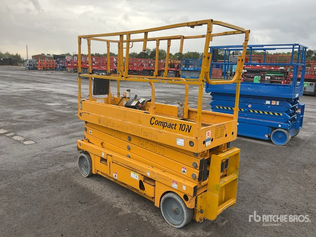 2014 Haulotte Compact 10N Electric Scissor Lift - Scissor lift: picture 4 2014 Haulotte Compact 10N Electric Scissor Lift - Scissor lift: picture 4
