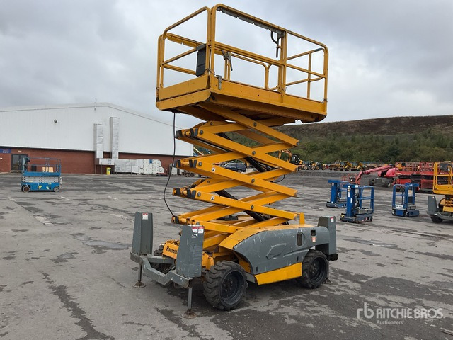 2014 Haulotte Compact12DX 4x4 Diesel Scissor Lift - Scissor lift: picture 2 2014 Haulotte Compact12DX 4x4 Diesel Scissor Lift - Scissor lift: picture 2
