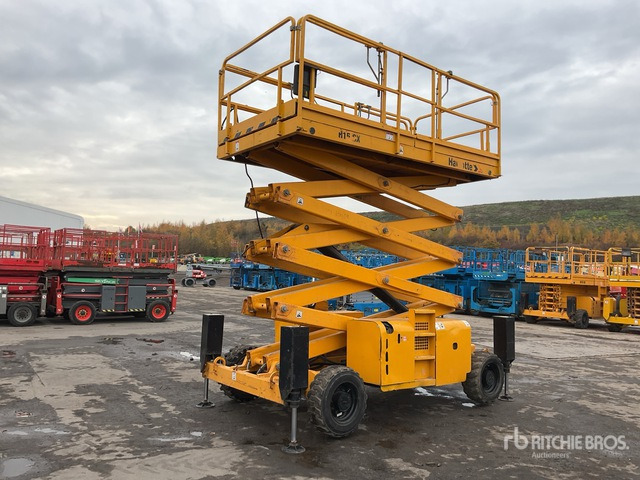 2014 Haulotte H15SDX 4x4 Diesel Scissor Lift - Scissor lift: picture 2 2014 Haulotte H15SDX 4x4 Diesel Scissor Lift - Scissor lift: picture 2