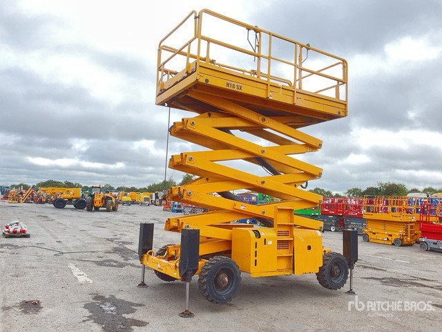2014 Haulotte H18SDX 4x4 Diesel Scissor Lift - Scissor lift: picture 1 2014 Haulotte H18SDX 4x4 Diesel Scissor Lift - Scissor lift: picture 1