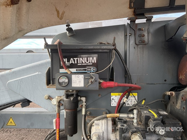 2014 Skyjack SJ46AJ 4WD Diesel Articulating Boom Lift - Articulated boom: picture 5 2014 Skyjack SJ46AJ 4WD Diesel Articulating Boom Lift - Articulated boom: picture 5