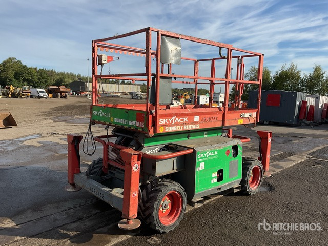 2014 Skyjack SJ6832RT 4x4 Diesel (Inoperable) Scissor Lift - Scissor lift: picture 1 2014 Skyjack SJ6832RT 4x4 Diesel (Inoperable) Scissor Lift - Scissor lift: picture 1