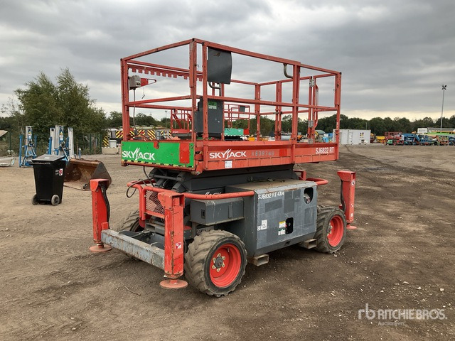 2014 Skyjack SJ6832RT 4x4 Diesel Scissor Lift - Scissor lift: picture 1 2014 Skyjack SJ6832RT 4x4 Diesel Scissor Lift - Scissor lift: picture 1