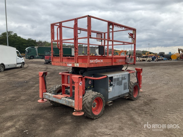 2014 Skyjack SJ6832RT 4x4 Diesel Scissor Lift - Scissor lift: picture 4 2014 Skyjack SJ6832RT 4x4 Diesel Scissor Lift - Scissor lift: picture 4