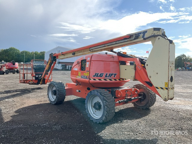 2015 JLG 600AJ 4WD Diesel Articulating Boom Lift - Articulated boom: picture 4 2015 JLG 600AJ 4WD Diesel Articulating Boom Lift - Articulated boom: picture 4