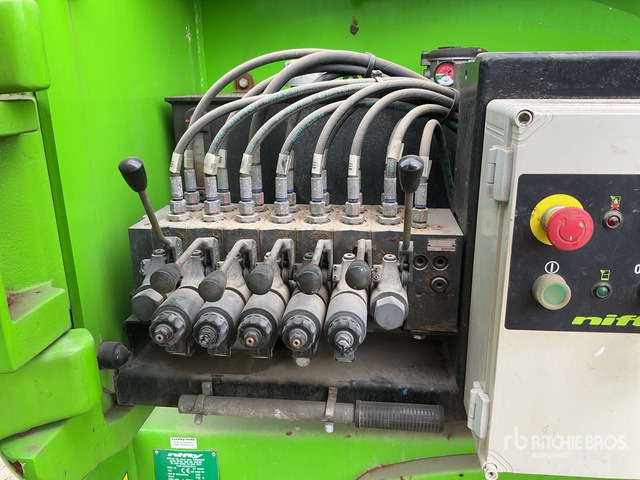 2015 Nifty HR17 4WD Hybrid Articulating Boom Lift - Articulated boom: picture 5 2015 Nifty HR17 4WD Hybrid Articulating Boom Lift - Articulated boom: picture 5