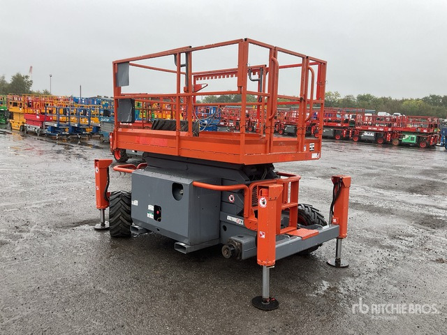 2015 Skyjack SJ6832 4x4 Diesel Scissor Lift - Scissor lift: picture 5 2015 Skyjack SJ6832 4x4 Diesel Scissor Lift - Scissor lift: picture 5