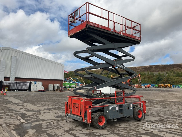 2015 Skyjack SJ9250RT 4x4 Diesel Scissor Lift - Scissor lift: picture 2 2015 Skyjack SJ9250RT 4x4 Diesel Scissor Lift - Scissor lift: picture 2