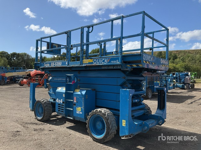 2016 Genie GS-5390 4x4 Diesel Scissor Lift - Scissor lift: picture 2 2016 Genie GS-5390 4x4 Diesel Scissor Lift - Scissor lift: picture 2