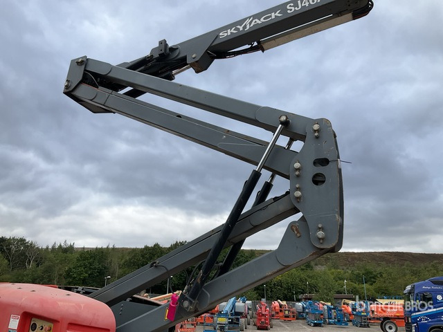 2016 Skyjack SJ46AJ 4WD Diesel Articulating Boom Lift - Articulated boom: picture 5 2016 Skyjack SJ46AJ 4WD Diesel Articulating Boom Lift - Articulated boom: picture 5