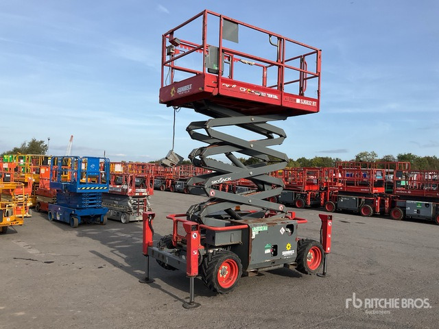 2016 Skyjack SJ6832RT 4x4 Diesel Scissor Lift - Scissor lift: picture 2 2016 Skyjack SJ6832RT 4x4 Diesel Scissor Lift - Scissor lift: picture 2
