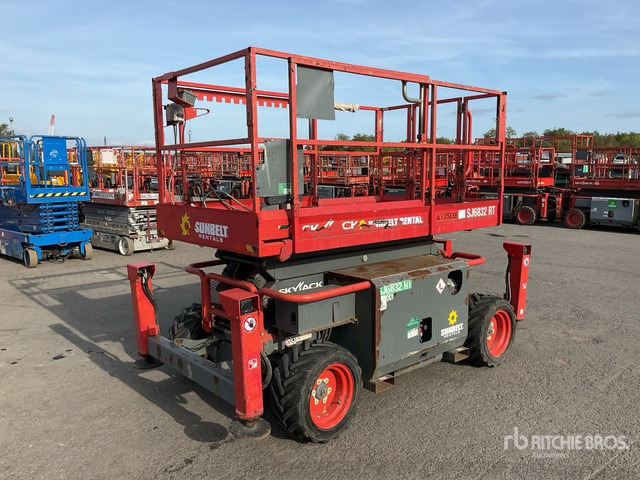 2016 Skyjack SJ6832RT 4x4 Diesel Scissor Lift - Scissor lift: picture 3 2016 Skyjack SJ6832RT 4x4 Diesel Scissor Lift - Scissor lift: picture 3