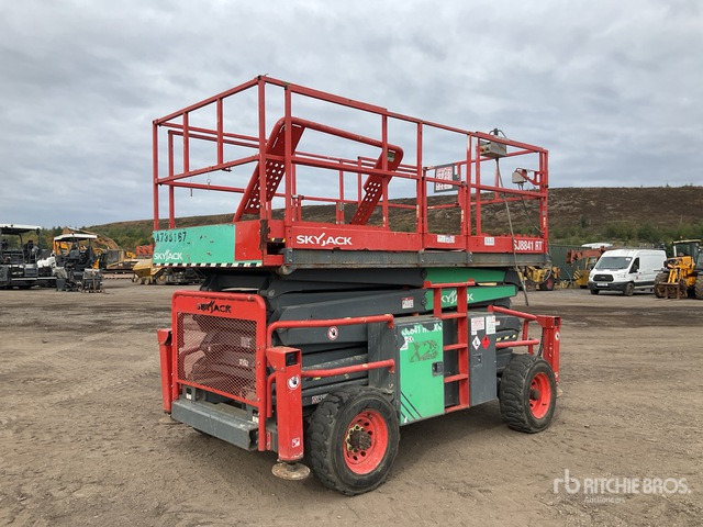 2016 Skyjack SJ8841 4x4 Diesel (Inoperable) Scissor Lift - Scissor lift: picture 3 2016 Skyjack SJ8841 4x4 Diesel (Inoperable) Scissor Lift - Scissor lift: picture 3