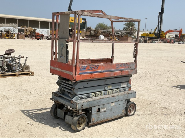 2001 Skyjack SJIII3219 Scissor Lift - Scissor lift: picture 4 2001 Skyjack SJIII3219 Scissor Lift - Scissor lift: picture 4