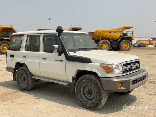 2011 Toyota Land Cruiser LX 76R 4x4 SUV - SUV: picture 1 2011 Toyota Land Cruiser LX 76R 4x4 SUV - SUV: picture 1