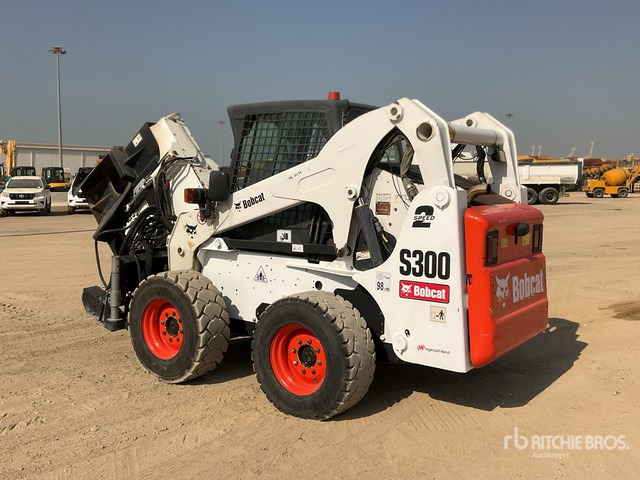 2013 Bobcat S300 Skid Steer Loader - Skid steer loader: picture 2 2013 Bobcat S300 Skid Steer Loader - Skid steer loader: picture 2