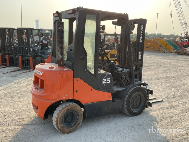 2014 Doosan D25S-2 2.5 ton Forklift - Diesel forklift: picture 4 2014 Doosan D25S-2 2.5 ton Forklift - Diesel forklift: picture 4