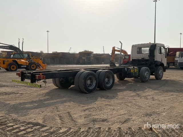 2014 FAW CA1313P 8x4 Twin-Steer Cab and Chassis - Cab chassis truck: picture 3 2014 FAW CA1313P 8x4 Twin-Steer Cab and Chassis - Cab chassis truck: picture 3