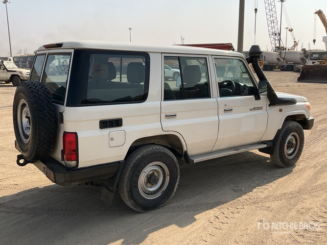 2016 Toyota Land Cruiser 76R 4x4 SUV - SUV: picture 2 2016 Toyota Land Cruiser 76R 4x4 SUV - SUV: picture 2