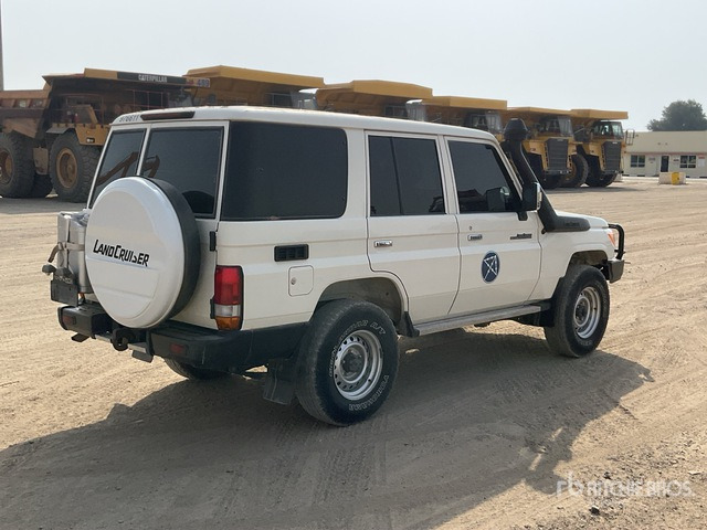 2021 Toyota Land Cruiser 76L 4x4 SUV - SUV: picture 3 2021 Toyota Land Cruiser 76L 4x4 SUV - SUV: picture 3