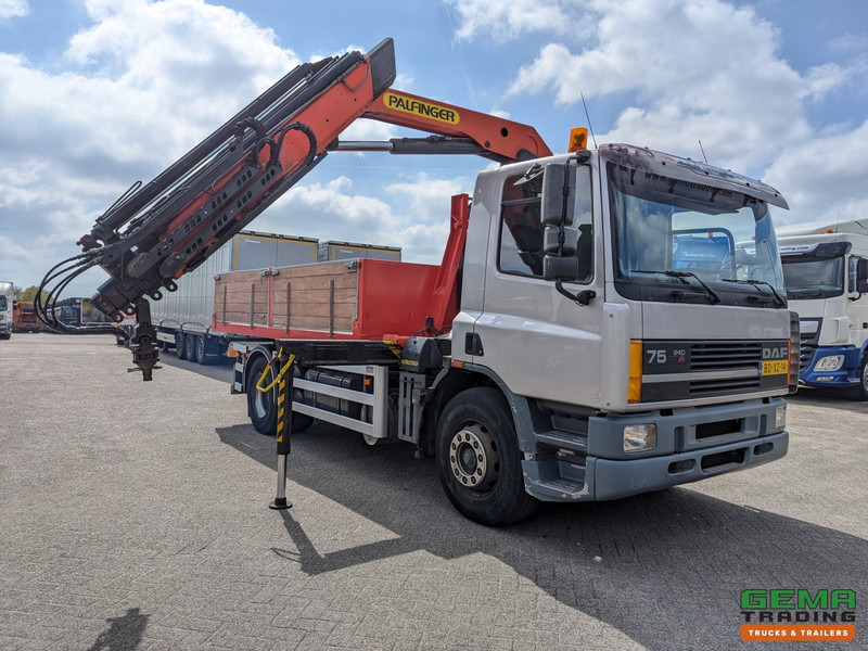 DAF 75.240 4x2 Dagcab Euro1 - Haakarm 14T + Palfinger PK11000 - Afstandsbediening - Hook lift truck, Crane truck: picture 4 DAF 75.240 4x2 Dagcab Euro1 - Haakarm 14T + Palfinger PK11000 - Afstandsbediening - Hook lift truck, Crane truck: picture 4