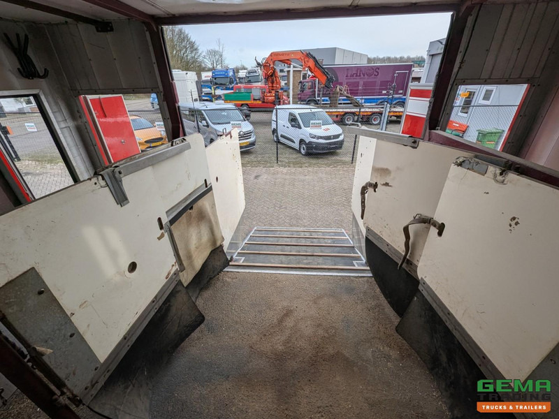 Horse truck Iveco Tector ML120E24D 4x2 Euro3 DubbelCabine - Paardenwagen 3-Paards - Kleedruimte - Hydraulische klep- TOP!: picture 8 Horse truck Iveco Tector ML120E24D 4x2 Euro3 DubbelCabine - Paardenwagen 3-Paards - Kleedruimte - Hydraulische klep- TOP!: picture 8