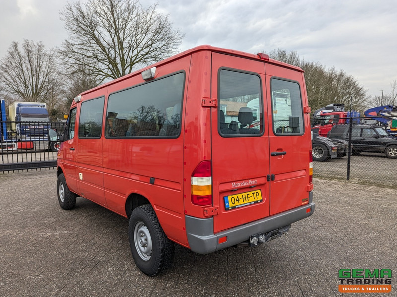Mercedes-Benz 316 CDI 4x4 Euro3 - 59.000km - 9 Persoons - Lier - 3 Sperren! Hoge en Lage Gearing - Minibus, Passenger van: picture 4 Mercedes-Benz 316 CDI 4x4 Euro3 - 59.000km - 9 Persoons - Lier - 3 Sperren! Hoge en Lage Gearing - Minibus, Passenger van: picture 4