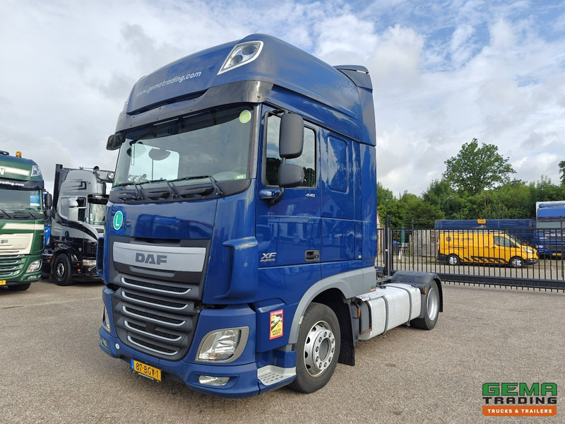DAF XF 440 FT 4x2 SuperSpaceCab Euro6A - MEGA - Retarder - HandGeschakeld - 283.000KM! - Tractor unit: picture 1 DAF XF 440 FT 4x2 SuperSpaceCab Euro6A - MEGA - Retarder - HandGeschakeld - 283.000KM! - Tractor unit: picture 1