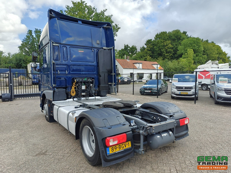 DAF XF 440 FT 4x2 SuperSpaceCab Euro6A - MEGA - Retarder - HandGeschakeld - 344.000KM! - Tractor unit: picture 4 DAF XF 440 FT 4x2 SuperSpaceCab Euro6A - MEGA - Retarder - HandGeschakeld - 344.000KM! - Tractor unit: picture 4