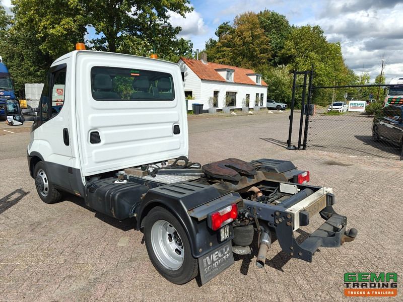 Iveco 40-210 4x2 Euro6Y - BE-Trekker - Automaat - 3-Zits - Tractor unit: picture 4 Iveco 40-210 4x2 Euro6Y - BE-Trekker - Automaat - 3-Zits - Tractor unit: picture 4