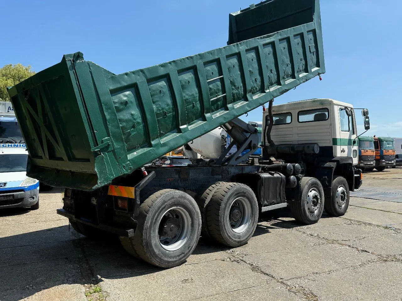 MAN 35.372 8X4 Tipper Spring/Spring ZF Manual Gear E - Tipper: picture 4 MAN 35.372 8X4 Tipper Spring/Spring ZF Manual Gear E - Tipper: picture 4