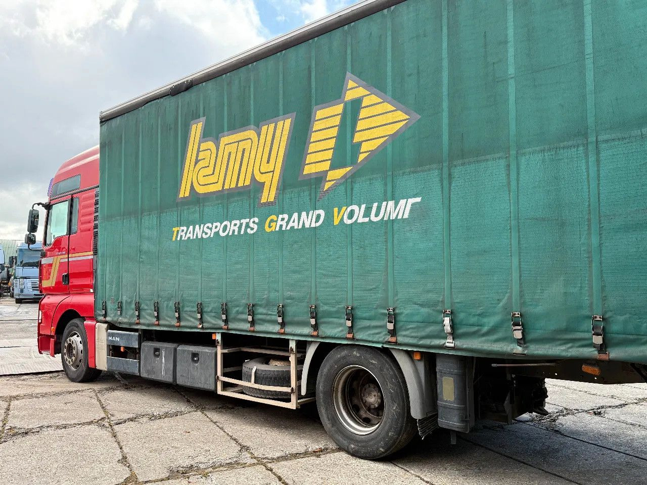 MAN TGA 18.440 4X2 BOX Spring/Air EURO3 Retarder ZF - Box truck: picture 3 MAN TGA 18.440 4X2 BOX Spring/Air EURO3 Retarder ZF - Box truck: picture 3