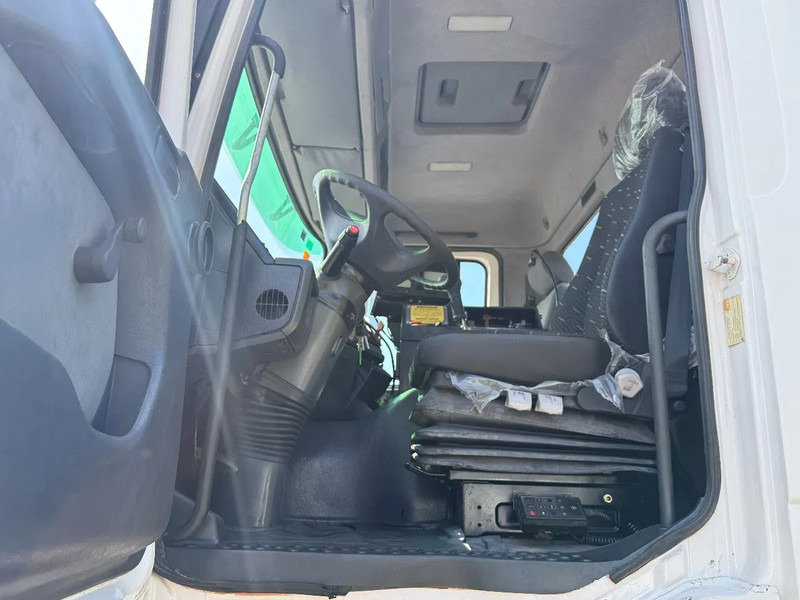 Cab chassis truck Mercedes-Benz Actros 2540 V6 6X2 Chassis Spring/Air Manual gearbox: picture 13